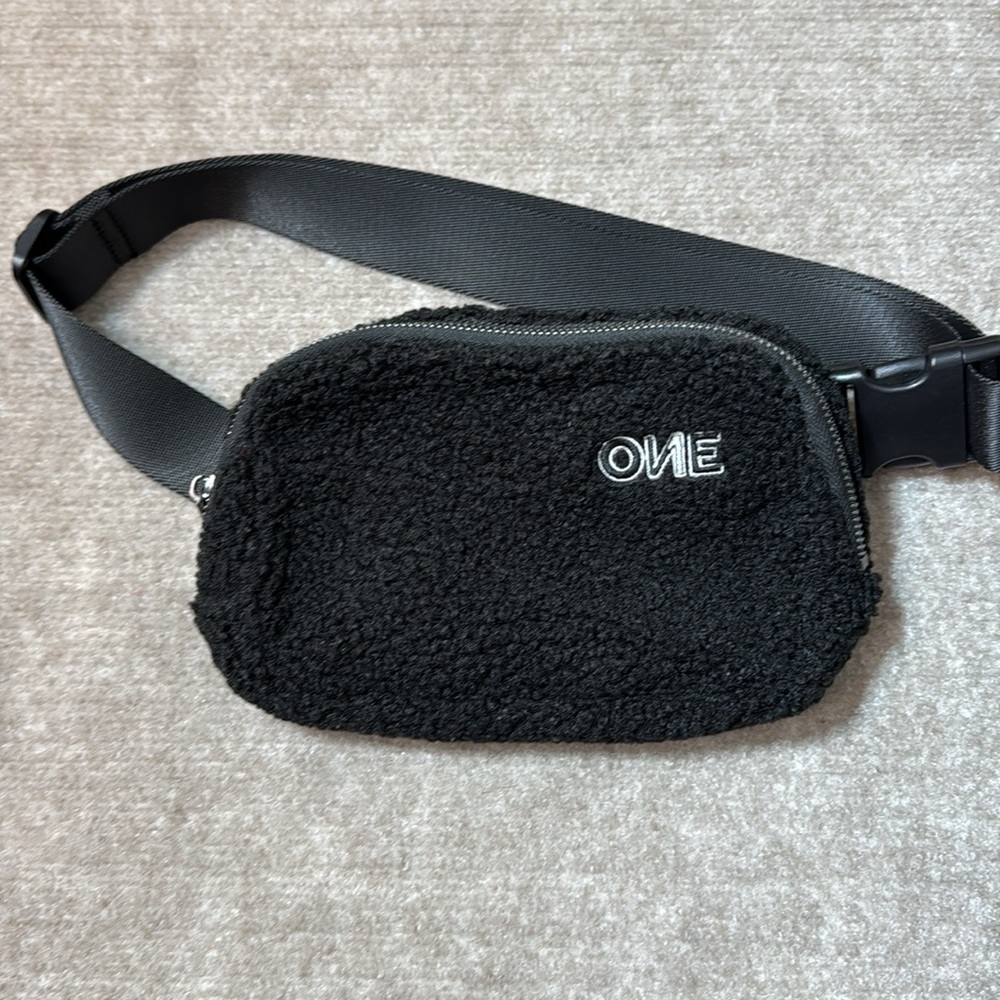 Sherpa‎ Black Belt Bag Zipper Closure Back Zipper Pocket Adjustable Waist Strap - Picture 2 of 7